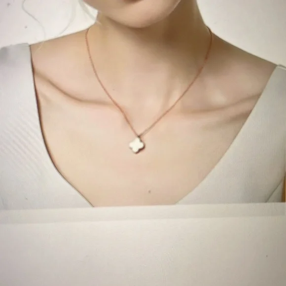 Designer inspired Reversible Clover necklace - Picture 7 of 7